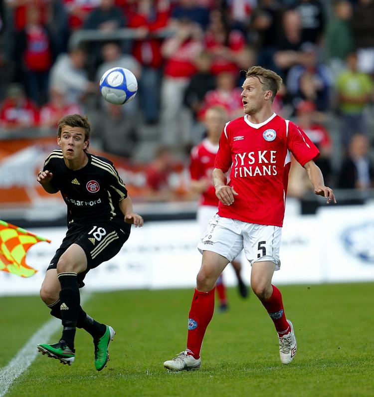 falsk. Christopher Poulsen (th) blev fyret i Silkeborg efter svindelen og spiller nu i Viborg. 