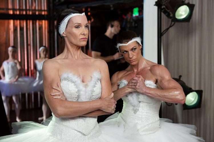 Svanesang.  'Black Swan' er blandt de film, som spoofes i 'Scary Movie 5'. 