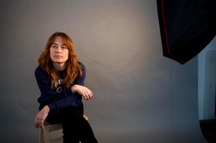 STUDIet. »Enhver film er et ensemble, der består af dynamik, relationer og energi. Det er min opgave at være med til at sammensætte det ensemble, så det spiller, som det skal«, siger Gro Therp. Det tester hun blandt andet ved at få skuespillerne forbi sit studie. 