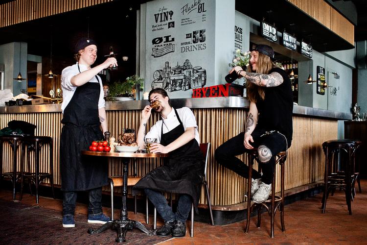 Alsidigt. Fortunen har slået sit navn fast i det københavnske restaurantmiljø med tilbagelænede tjenere og et menukort, der lokker med både østers og falafel. 
