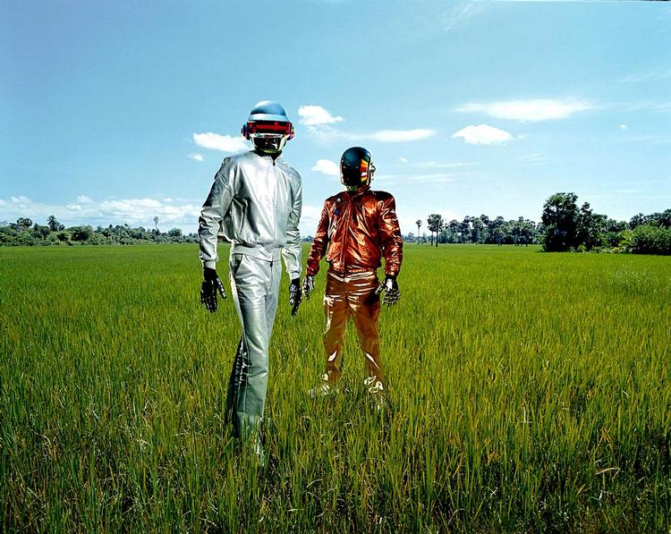 Festival. Franske Daft Punk har et nyt album på vej med titlen 'Random Access Memories'. Måske kan man høre numre fra det album i Danmark ved koncert til sommer. 