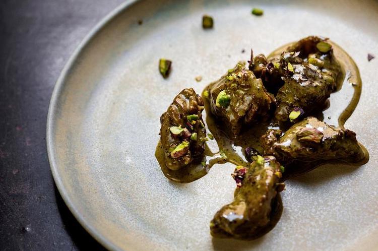 Pistache. Denne ret er skåret ind til benet, men man kan sagtens tilføje lidt kogte løg, stegte porrer ellerlidt rodfrugter til stuvningen og servere det på lidt ris , cous cous eller andet. 