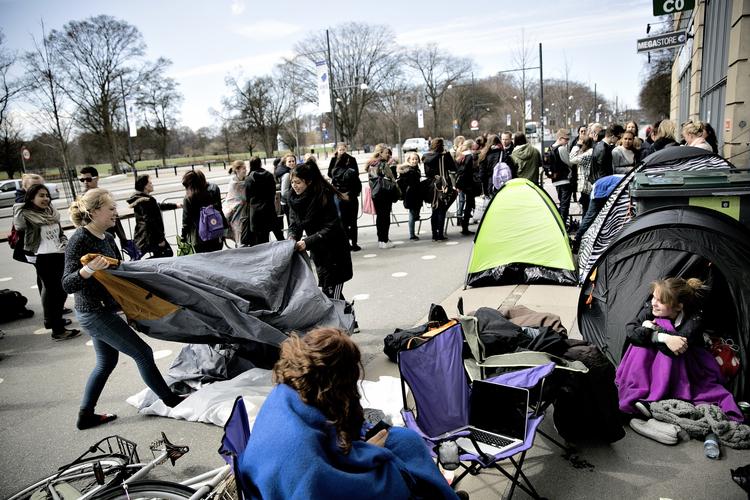KØ. Danske 'Beliebers' er allerede på pletten foran Parken, hvor Justin Bieber giver koncert lørdag aften. 