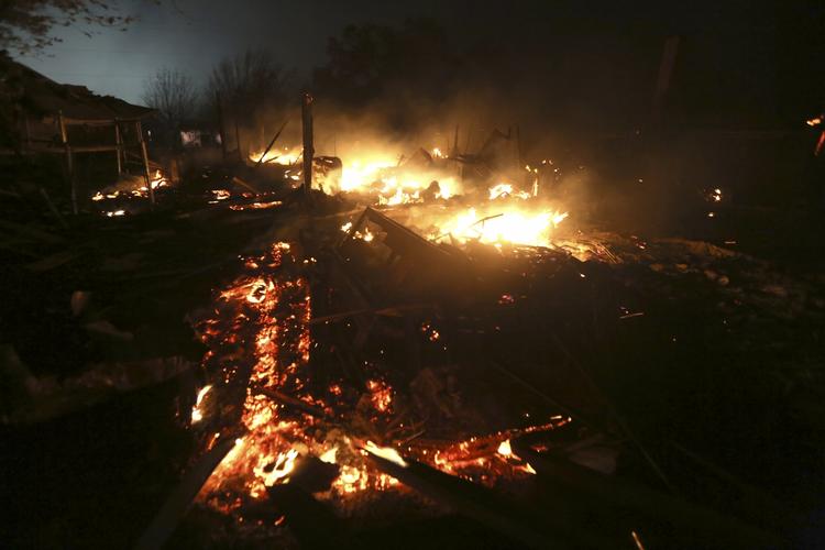 Bang. Det var et kæmpe brag, der fulgte den store eksplosion på gødningsfabrikken i Texas her til morgen. En ung, dansk studerende vågnede til lyden og bekymrede sms'er fra Danmark. 
