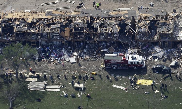 Eksplosion. Der er fortsat eksplosionsfare på gødningsfarbrikken i Texas. 