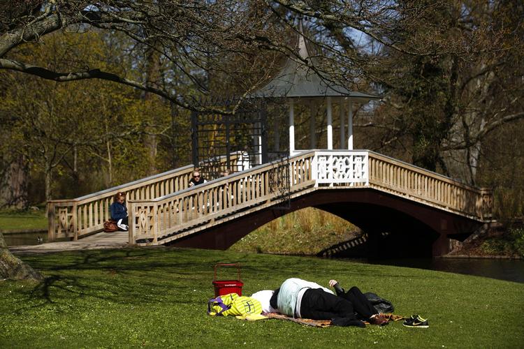 Sol. Vi når næppe meget højere op end 12 til 13 grader i både weekenden og den kommende uge, lover DMI. 