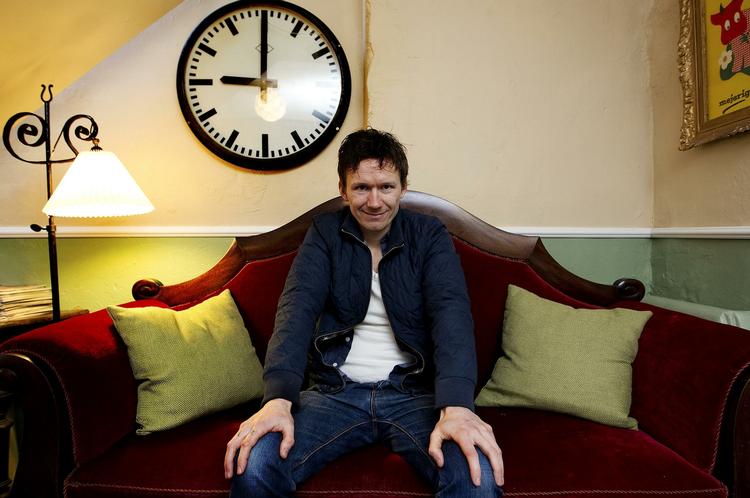 Blød. Jakob Martin Strid lever ikke op til sit efternavn i sine bøger til børn. Her beskæftiger han sig gerne med fantasi, ømhed, håb og omsorg for hinanden. 