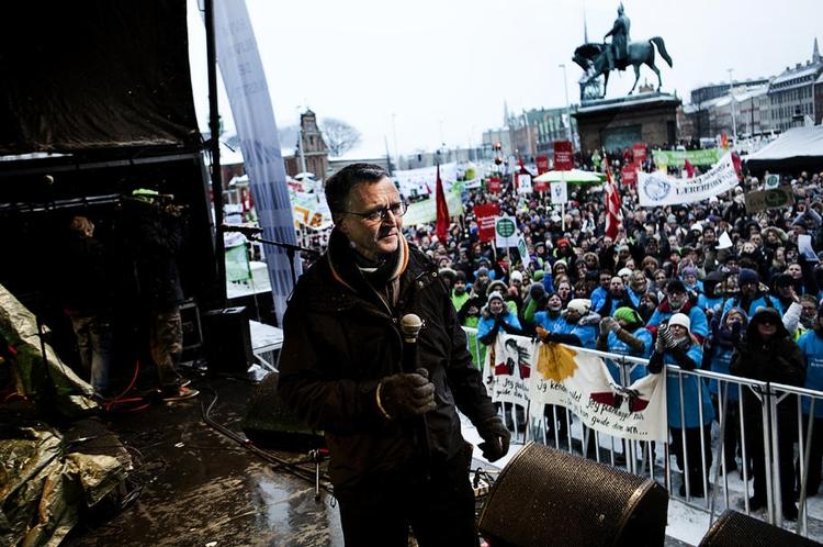 ACTION. I landets største byer er de lærere, der bliver ramt af lockouten fra på tirsdag, klar til at mobilisere aktioner og stormøder for at markere, at de hellere vil undervise end konflikte. 