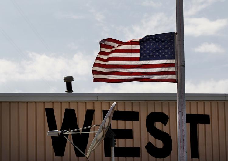 Savnet. Mange er stadig ikke blvet fundet efter onsdagens eksplosion på en gødningsfarbik i West i Texas. Eksplosionen blev målt til 2,1 på jordskælvsskalaen. 