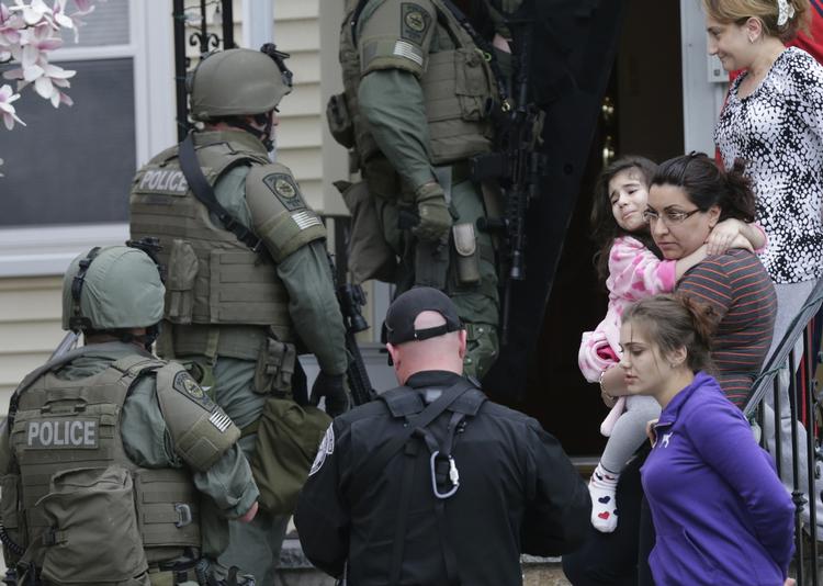 EFTERSØGNING. Politistyrker har uden held gennemsøgt 20 blokke i Boston. 