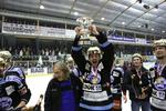 Triumf. Sønderjyske blev i går fejret som danske ishockeymestre efter at have vundet 4.3 over Frederikshavn. 