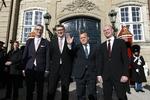 Tavshed. Alt for mange i det blå Danmark synes at dele håbet om, at det hele går væk og kan fejes ind under gulvtæppet, skriver Bo Lidegaard 