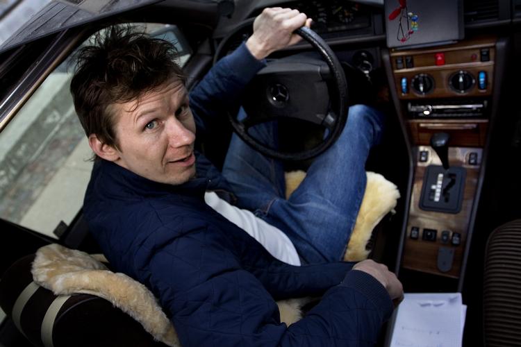 FORSVAR. Forfatteren til børnebogen 'Mustafas kiosk', Jakob Martin Strid, skriver på sin Facebook-side, at hans »stab af spin-doktorer siger, at jeg bør skrive noget på Facebook, fordi det virker mærkeligt, hvis ikke jeg gør«. 