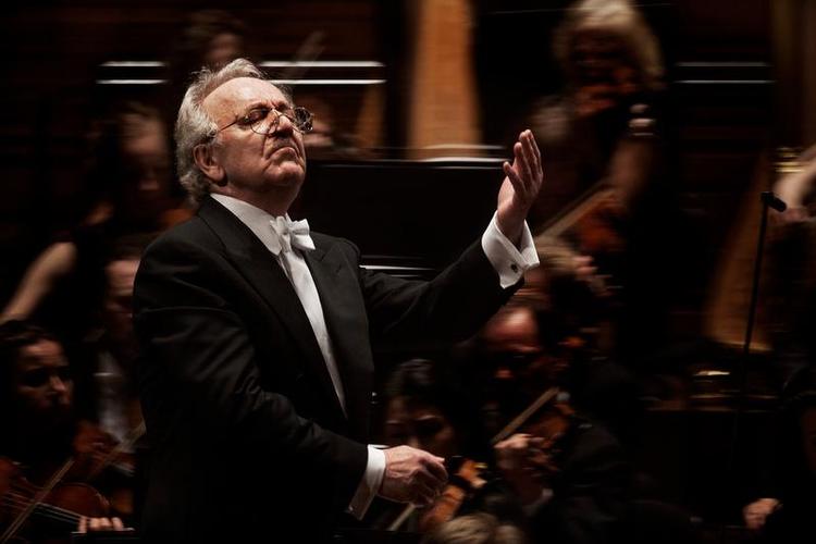 Maestro. Jurij Temirkanov var tilbage som dirigent foran DR SymfoniOrkestret torsdag aften i en usædvanlig flot opførelse af Sjostakovitj' 'Leningra'-symfoni. 