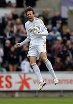 Røverkøb. 27-årige Miguel 'Michu' Pérez Cuesta ankom til Premier League som en relativt billig spiller (20 mio. kr.) og ubeskrevet blad, men har med 21 mål i 38 kampe for Swansea slået sit navn fast i den bedste engelske fodboldrække. 