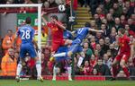 Mål. Chelseas Oscar scorer mod Liverpool. 