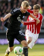 Duel. Andreas Cornelius FCK i kamp med Lasse Nielsen. 