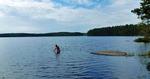 BADESØ. Der er intet brusebad i hytten eller på øen, men søvandet er overraskende varmt. 