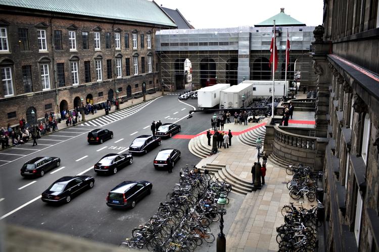 Terrorfrygt. Rigsdagsgården med Folketingets hovedindgang skal lukkes for offentlig biltrafik. 