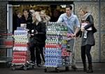 Formålet med fjernelsen af afgifter på sukkerholdig sodavand er at få færre danskere til at krydse grænsen for at købe ind. 