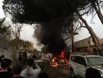 Flammer. Billede fra den franske ambassade i Tripoli, Libyen, taget af Twitter-brugeren 'Ehab'. Billedets autenticitet kan ikke bekræftes. Der er givet tilladelse til at bruge billedet. 