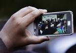 Smartphone. SMSer og smartphones med chatfunktioner har medført, at også  arabiske unge tager sig friheder med sproget. 