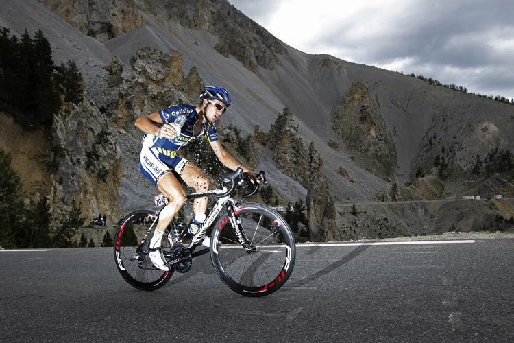 MEDTAGET. Både under Tour de France sidste år og under træningen i februar er Johnny Hoogerland kommet galt af sted. 