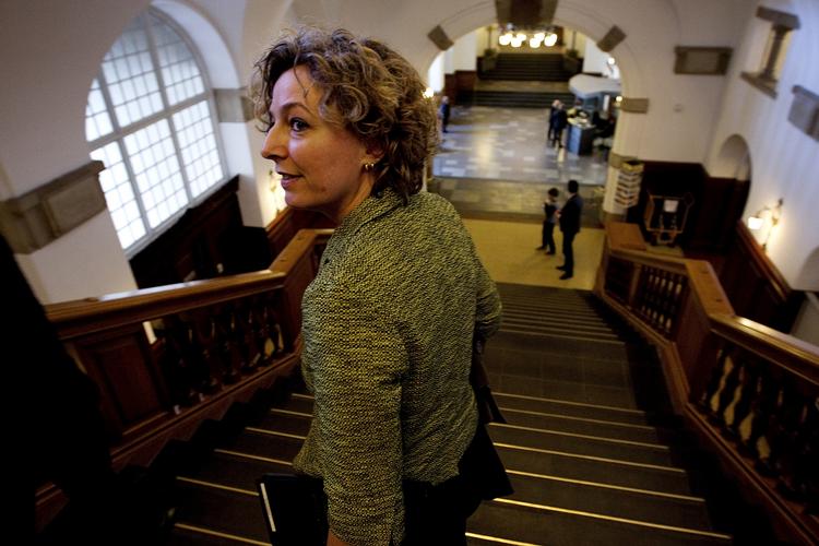 Strategi. Børne- og undervisningsminister Christine Antorini (S) forholder sig stadig helt cool i lockoutens fjerde uge. 