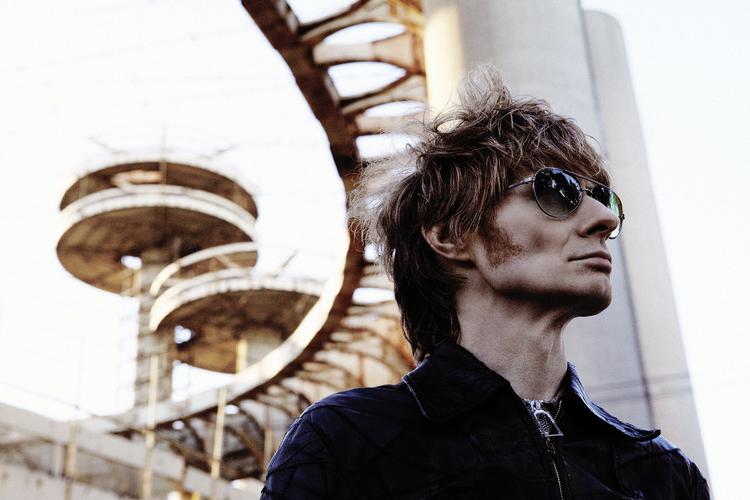 Spændvidde. J.G. Thirlwell spænder over flere navne og mange musikalske udtryk. Og så har han høreskader og gider ikke lave noget larmende. 
