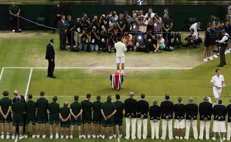 PRISHOP. Flere penge til tennisspillerne og et nyt tag til bane 1 præsenterede grandslam-turneringen i Wimbledon i dag. 