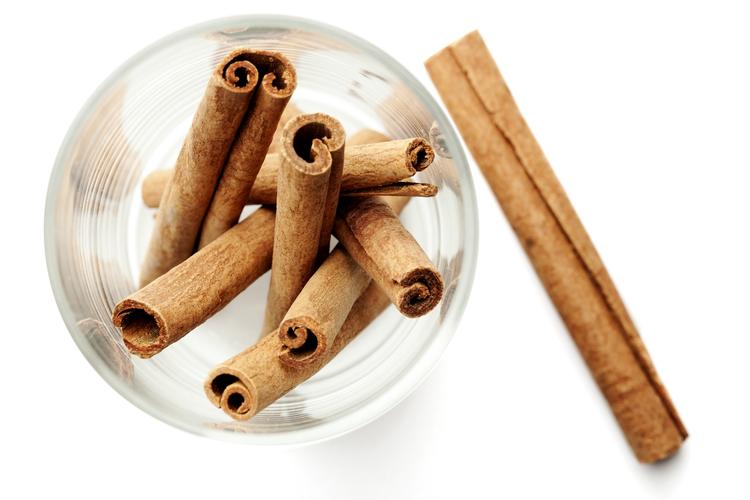 KANEL. 178 personer ringede i første halvdel af 2012 til en af de amerikanske skadestuer for forgiftninger, fordi de havde spist ren kanel. 