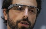 googlesyn. Goole Glass er et par briller, du kan tale til, og som via din mobil er på nettet og har en lillebitte skærm, der stikker ud fra højre brillestang og buer sig ind i dit synsfelt. Foto Jeff Chiu/AP 