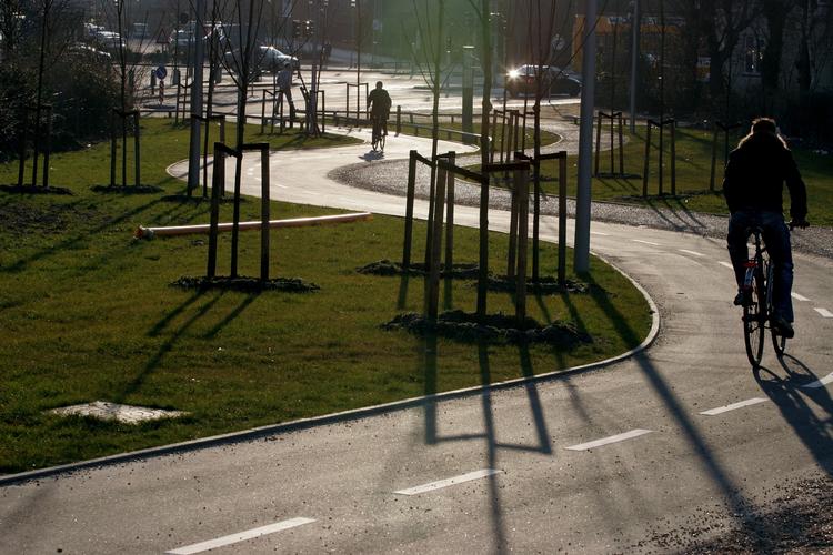 Cykelsti. Københavsn Kommune har i 2013 afsat i alt 250 millioner kroner til at forbedre forholdene for cyklister. Nogle af de penge går nu til grønne cykelruter. 