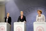 Statsminister Helle Thorning-Schmidt (S) præsenterede indgrebet sammen med beskæftigelsesminister Mette Frederiksen (S) og børne og undervisningsminister Christine Antorini (S). 