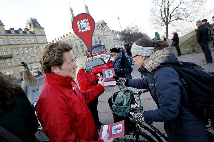 HJÆLP. Danmarks officielle 112 app blev lanceret ved et simuleret færdselsuheld med politi og brandvæsen på stedet tilbage i starten af april. 
