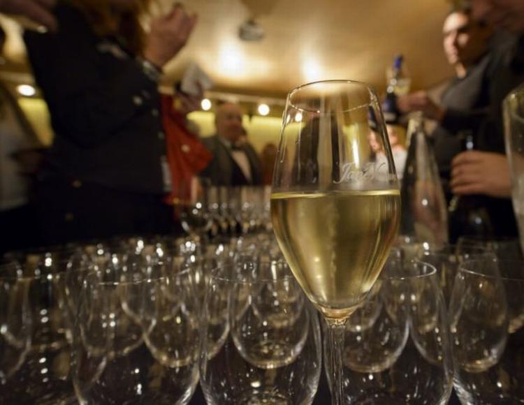 Bobler. Hvad er bedre at fejre foråret med end cava og hvidvin? 