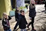 LOCKOUT. Signe, Frederikke, Kasper og Olivia nyder en solrig dag med hele familien i Tivoli. 