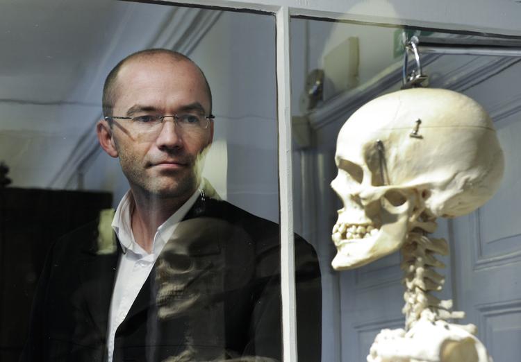 Etikekspert? Det Etiske Råds Jakob Birkler er formand for en gruppe, der blandt andet tæller professorer, en kunstrådgiver, en dyrlæge, en provst og en højskoleforstander. Hvad kan man egentlig bruge sådan en broget flok til?, spørger Kasper Mosekjær. 