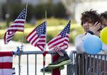 GERNINGSSTED. En intermistisk mindeplads for ofrene for terrorbombningen af Boston Maraton står på Boylstongaden nær løbets mållinje. 