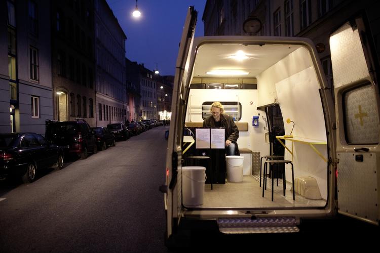 FIXERUM-. SF'ere i København vil have, at det kommende fixerum skal være døgnåbent. På billedet ses en såkaldt fixelance, som er et mobilt fixerum. 