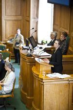 Beklagelse. »Jeg vil gerne beklage, at den tidsplan, der er lagt til grund for behandlingen af lovforslaget, har vi ikke kunnet overholde«, sagde Mette Frederiksen på et samråd i formiddag. 