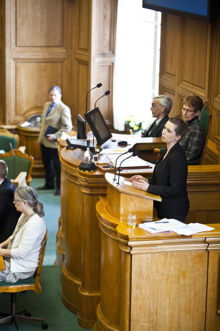 Beklagelse. »Jeg vil gerne beklage, at den tidsplan, der er lagt til grund for behandlingen af lovforslaget, har vi ikke kunnet overholde«, sagde Mette Frederiksen på et samråd i formiddag. 