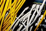 Angreb. Virksomheden Spamhaus blev angrebet, og kritiseres for at have for meget og for uigennemskuelig magt over internettet. 
