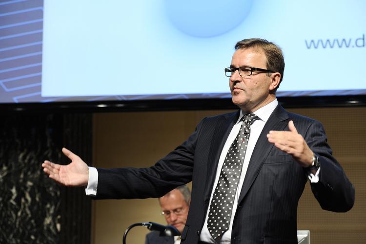 Millionær. Enhedslisten vil have de rigeste og spekulanterne til at bidrage mere til samfundskassen og foreslår tre konkrete økonomiske tiltag, der blandt andre vil ramme millionærer som Danske Banks topchef Eivind Kolding. 