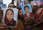 Sammenstyrning. Mange tekstilarbejdere døde, da en tøjfabrik i Bangladesh onsdag styrtede sammen. danske tøjfabrikanter skal tage deres ansvar alvorligt, mener minister. 