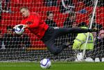MEDALJE. Træneren i Manchester United, Alex Ferguson, lover, at den danske spiller Anders Lindegaard får  en mesterskabsmedalje trods få kampe. 