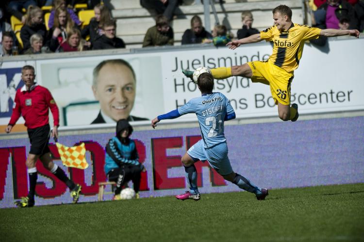 1-0. AC Horsens var højt oppe for at tilkæmpe sig den vigtige sejr over Randers FC, personificeret af Troels Kløve i duel mod Alexander Fischer. 