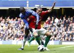 overmandet. I kampen mellem nummer 4 og 9 i Premier League viste Demba Ba sig stærkere end Chico Flores. 