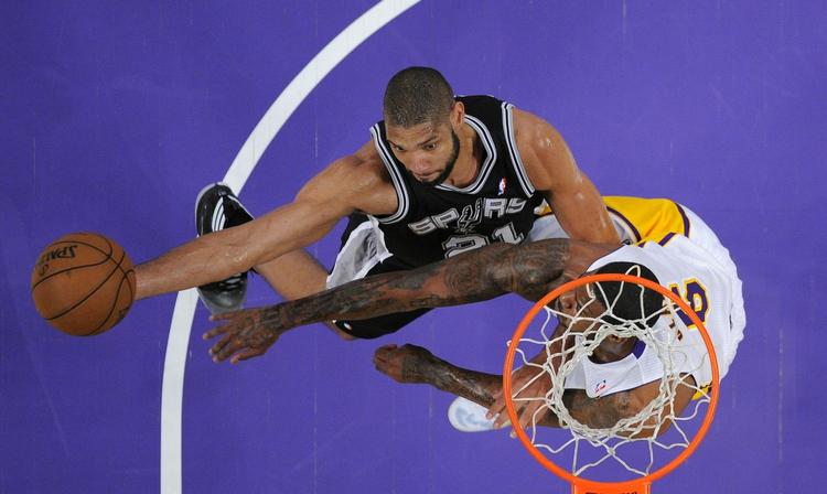 AFGJORT. Allerede i fjerde kamp afgjorde Tim Duncan (tv.) og Spurs serien mod Los Angeles Lakers. 