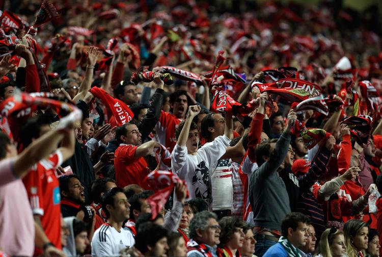 Succes. Benfica skal begejstre sine fans med endu et skridt mod mesterskabet i aften, inden det torsdag gælder Europa League. 